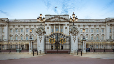 Zwiedzanie Pałacu Buckingham. Turyści wejdą do słynnej sali