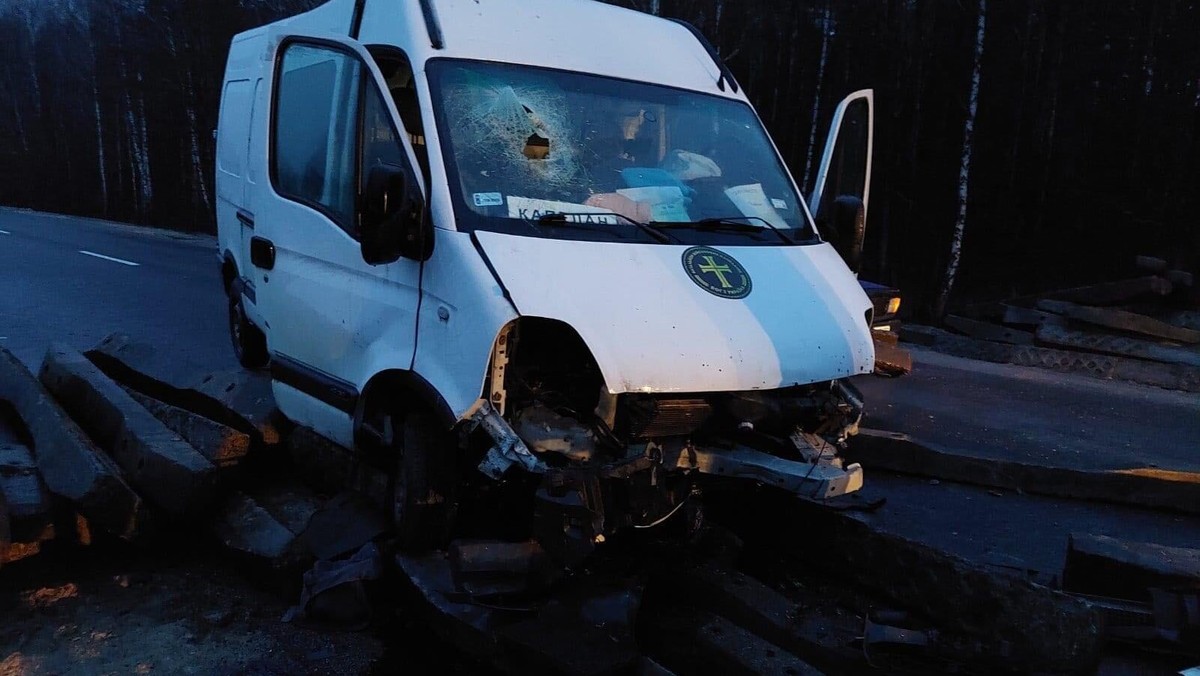 Bus z pomocą ze Starachowic wjechał w Ukrainie na minę. Kierowcy zostali ranni