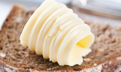 Miks masła i margaryny - czy warto jeść? Produkt dobry dla zdrowia czy oszustwo marketingowe?