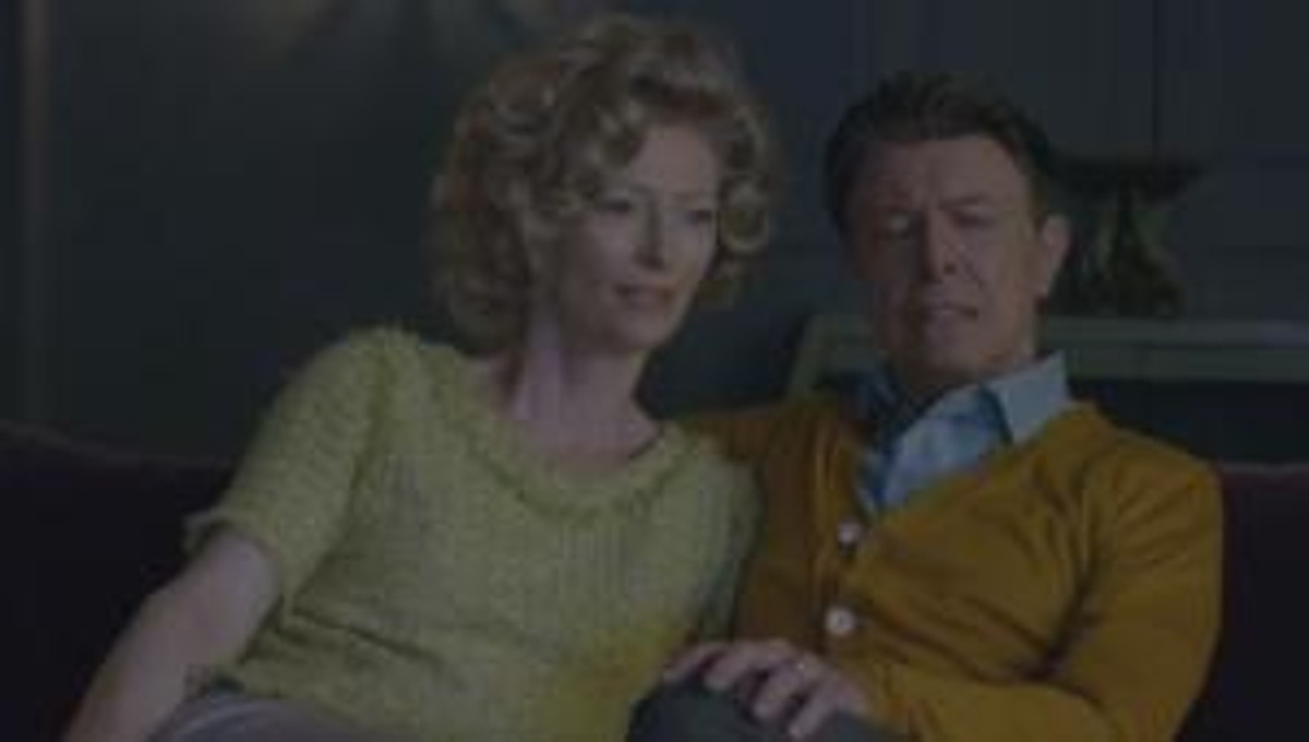 Tilda Swinton i David Bowie w teledysku do utworu "The Stars (Are Out Tonight)"