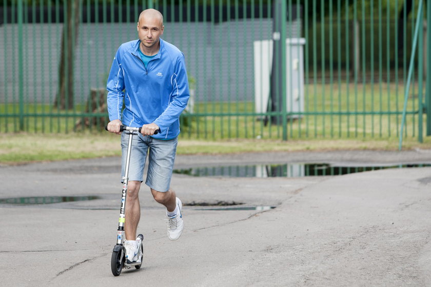 Tomasz Banach (35 l.), przejechał przez Polskę na hulajnodze