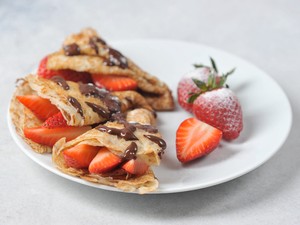 Indítsd az eperszezont ezzel a mennyei epres-Nutellás palacsintával!