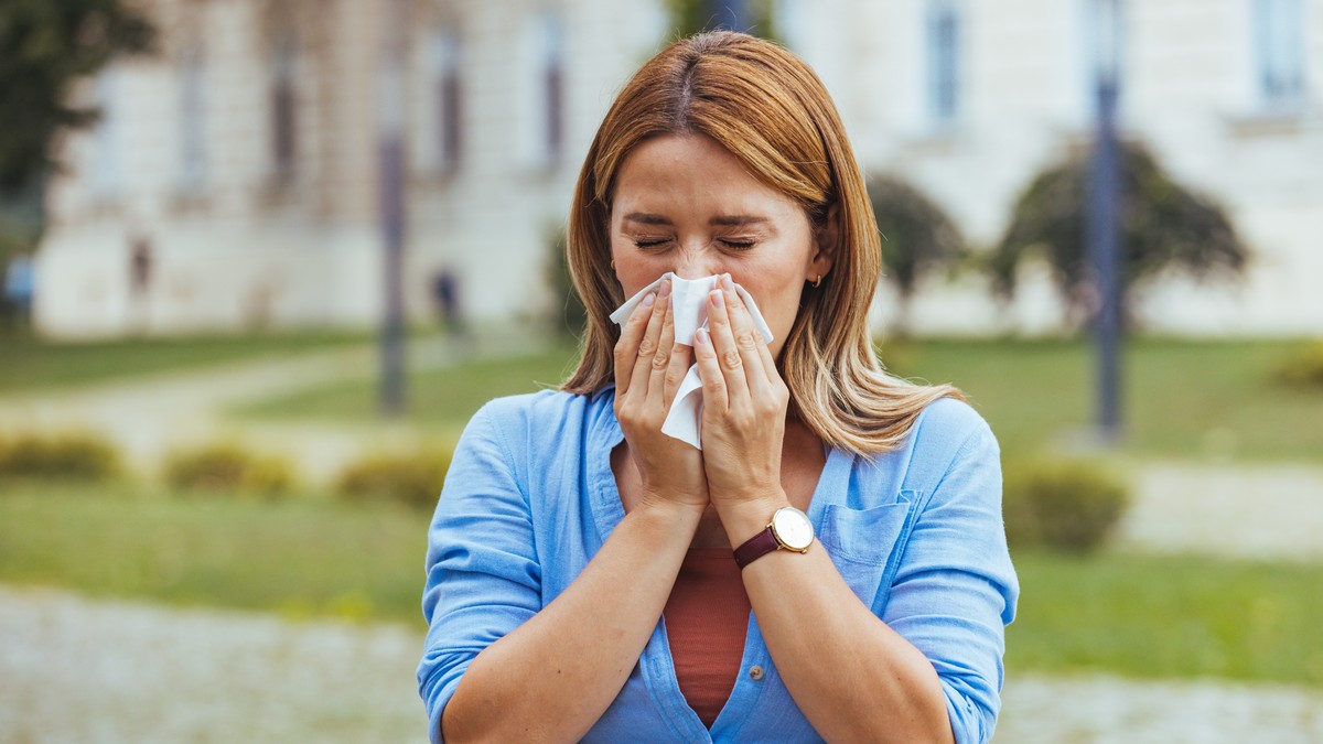Upravo na Blic TV: Zašto svakog proleća sve više ljudi ima alergiju na polen i travu / ILUSTRACIJA