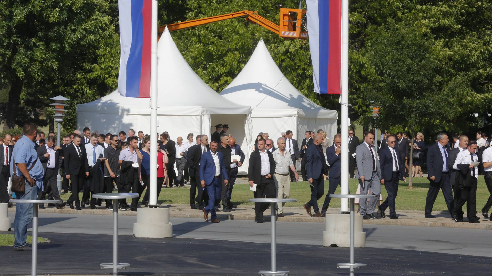 Nisu baš svi ispoštovali pravila oblačenja na Vučićevoj inauguraciji