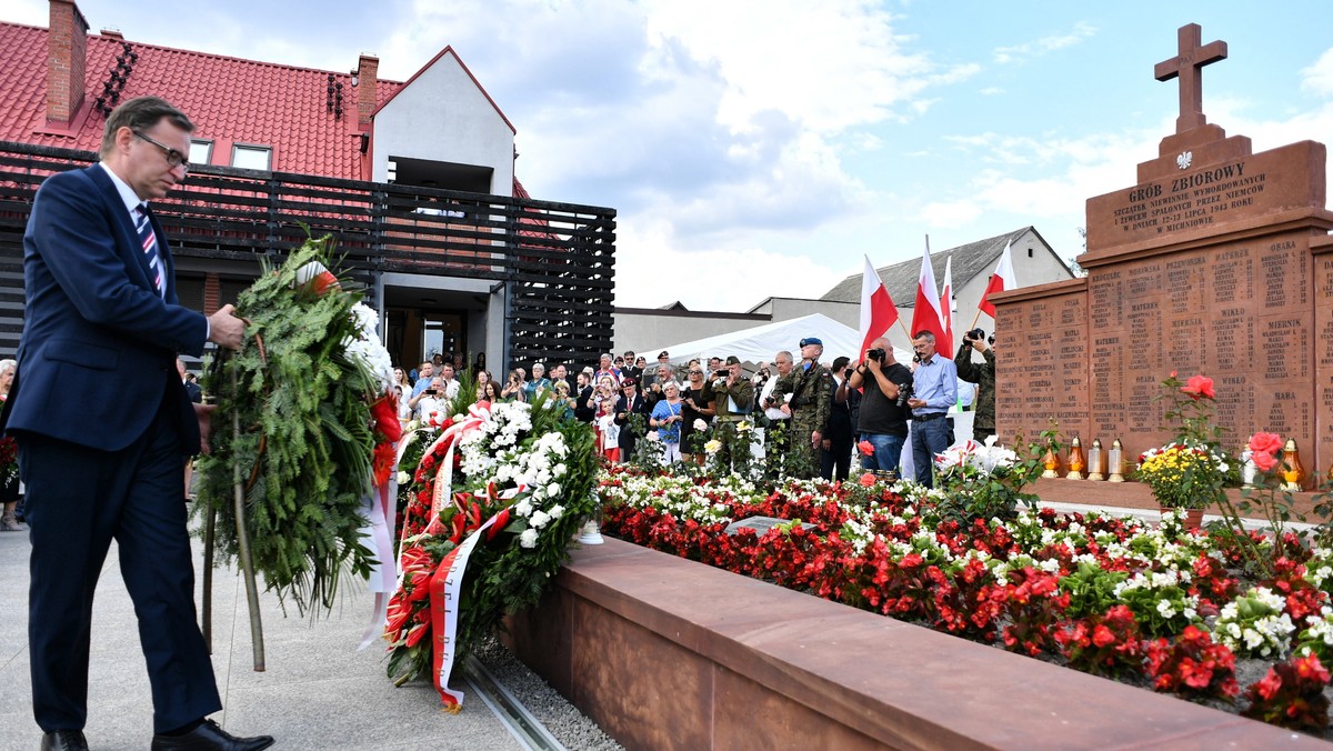 W Michniowie kombatanci i przedstawiciele władz uczcili 75 rocznicę pacyfikacji wsi. Hitlerowcy zamordowali tam ponad 200 mężczyzn, kobiet i dzieci.