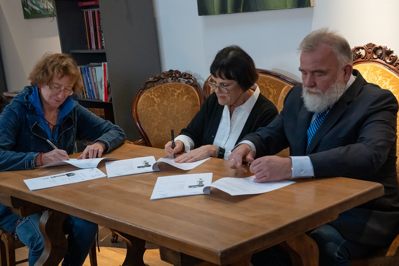 Podpisanie umowy przekazania daru Teresy i Andrzeja Starmachów dla miasta Krakowa