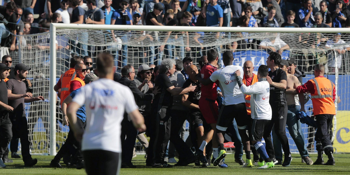 Bastia – Olympique Lyon: kibice zaatakowali Macieja Rybusa i kolegów