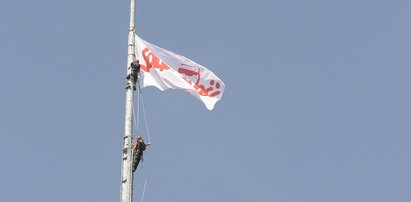 Flaga znów załopocze na Iglicy