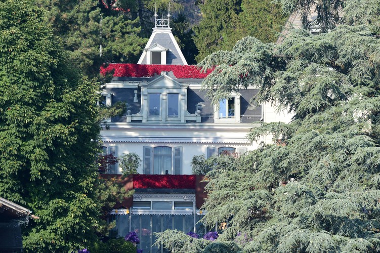 Chateau Algonquin nad brzegiem Jeziora Zuryskiego