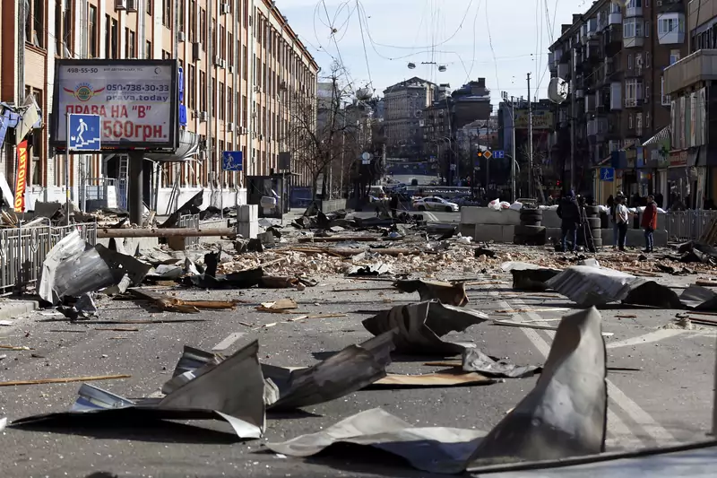 Tak wyglądają aktualnie ulice wielu ukraińskich miast. Na zdjęciu Kijów