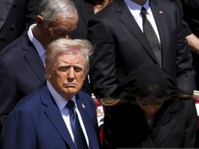 Donald i Melanija Tramp na sahrani pape Franje