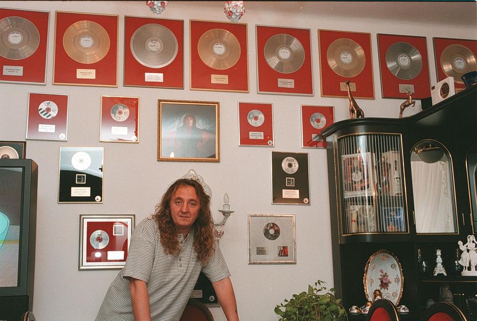 Zámbó Jimmy otthona - még mindig a relikviák díszítik, mint mikor még élt a zenei ikon / Fotó: Ringier archívum
