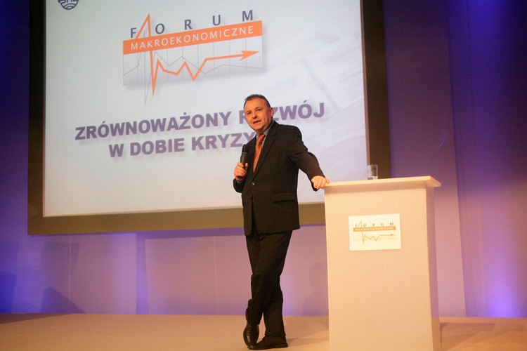 Konferencja Bre Banku pt. ' Zrownowazony rozwoj w dobie kryzysu ' Na zdjęciu Prof. Witold Orlowski