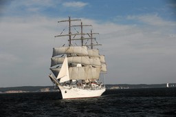 Legendarny „Dar Młodzieży” został dopuszczony do użytku, choć remontowano go z naruszeniem zasad