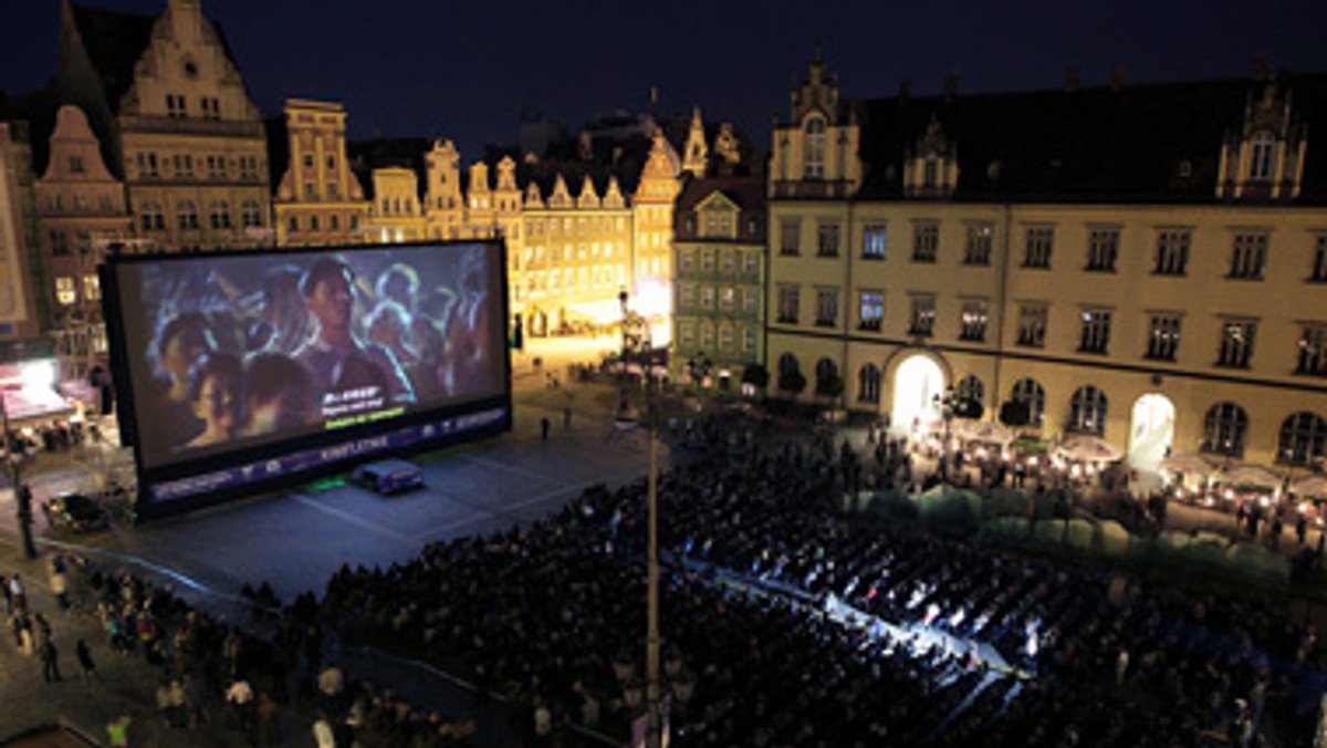 W dniach 23-26 lipca 2012, 12. Międzynarodowy Festiwal Filmowy T-Mobile Nowe Horyzonty, Stowarzyszenie Film 1,2, Script Forum i Media Desk Polska organizują we Wrocławiu warsztaty dla polskich script doctorów. Jest to trzeci etap szkolenia "Zawód: Script Doctor".