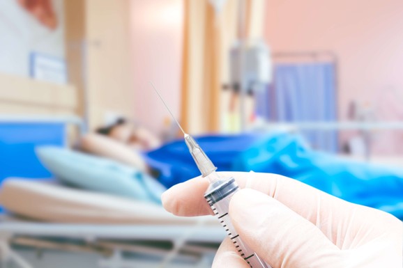FRANCUSKA USVOJILA ZAKON O EUTANAZIJI Neizlečivo oboleli moći će da traže medicinsko okončanje života, Makron poručio: "Ispunili smo obećanje građanima"