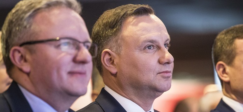 Dlaczego Andrzej Duda stał przy biurku w Gabinecie Owalnym? Prezydent tłumaczy to teraz w wywiadzie