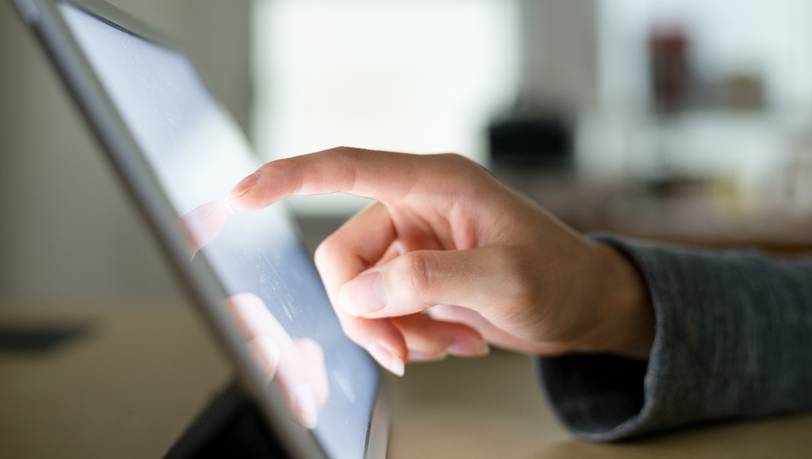 Beliebte externe Touchscreen-Displays mit 19 bis 24 Zoll und Full-HD-Auflösung im Vergleich