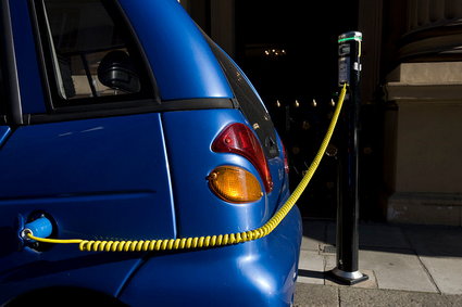 Minister energii obiecuje, że do 2021 roku powstanie sieć punktów ładowania samochodów elektrycznych