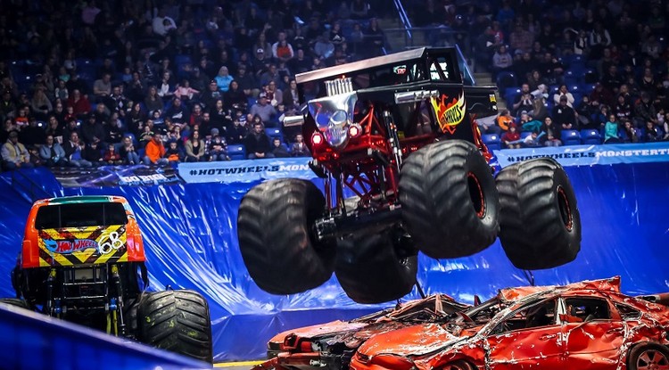 Monster Trucks Live