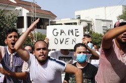 Tunis: prezydent Saied zawiesił parlament. Wojsko nie wpuściło na jego teren deputowanych