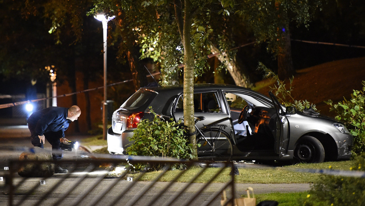 Cztery osoby zostały ranne, w tym jedna ciężko, w strzelaninie, do której doszło w niedzielę wieczorem w centrum Malmoe na południu Szwecji - poinformowała szwedzka policja. Napastnicy poruszali się na skuterach i zbiegli.