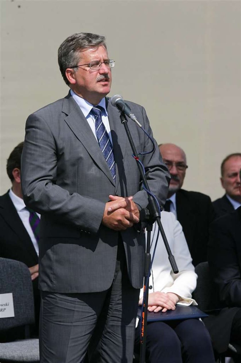 Bronisław Komorowski sie ubiera elegancko