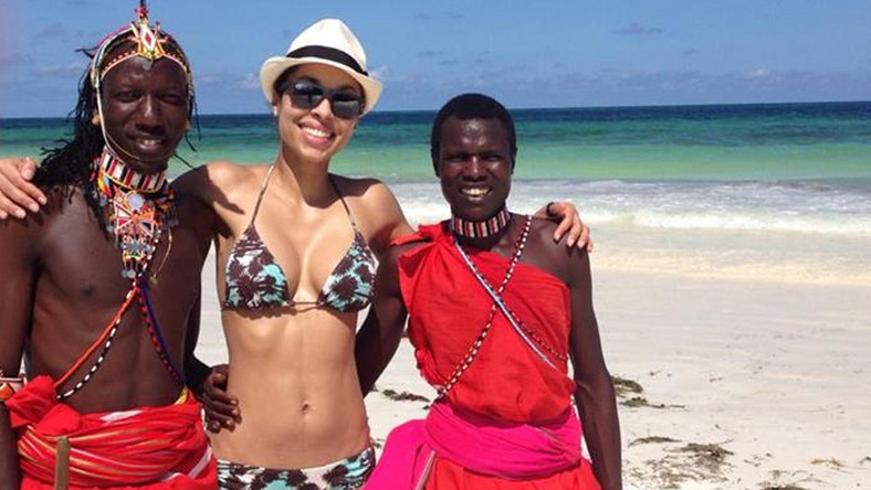 Omenaa Mensah wypoczywa właśnie na Zanzibarze. Prezenterka i bizneswoman wrzuciła kilka zdjęć na Instagram. 35-letnia Mensah prezentuje swoje ciało w bikini.