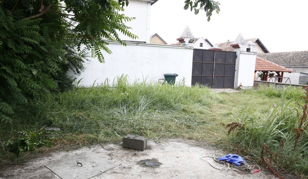 Trostruko ubistvo u Surčinu