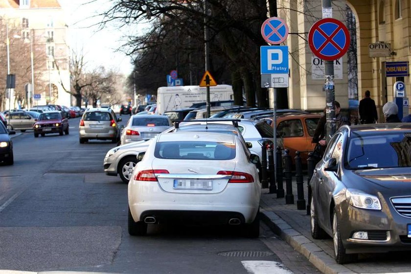 Rusin złamała przepisy? Zaparkowała na...