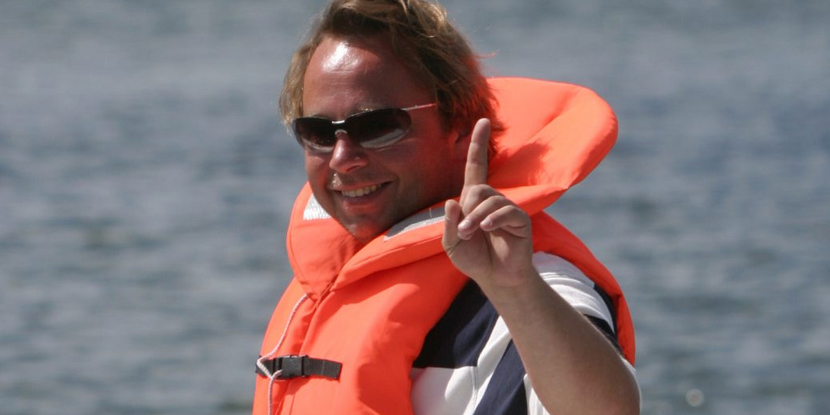 Kuba Strzyczkowski na łódce