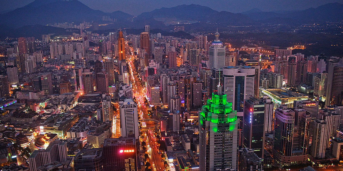Shenzhen to jedno z najszybciej rozwijających się miast na świecie. Dziś mieszka tam około 11 mln ludzi, choć jeszcze 40 lat temu było wioską rybacką