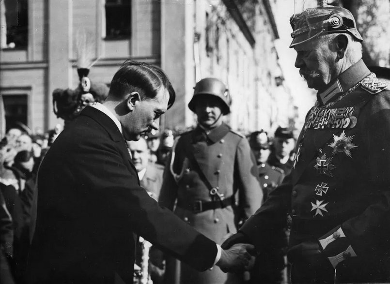 Adolf Hitler i Paul von Hindenburg w Poczdamie, 21 marca 1933 r.
