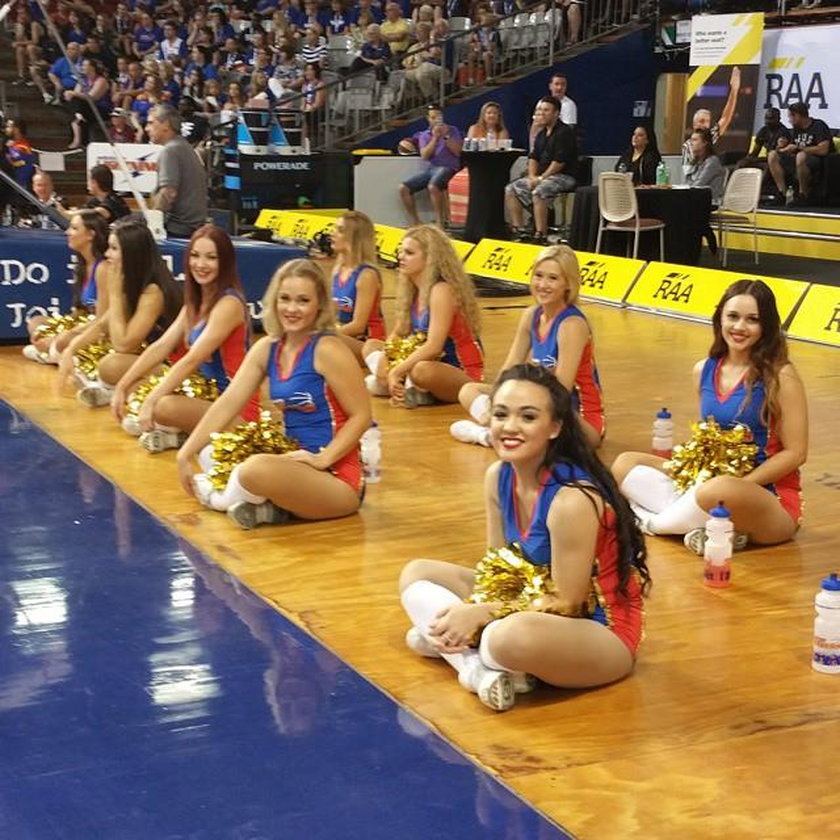 Cheerleaderki Adelaide 36ers stracą pracę? Nie podobają się rodzinom