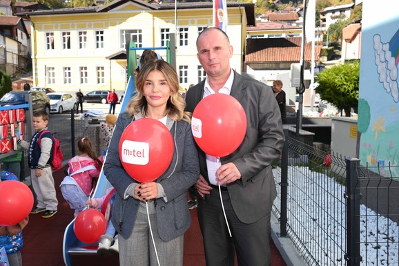 (FOTO) Jelena Trivan: Volimo Republiku Srpsku i pomažemo njenom narodu