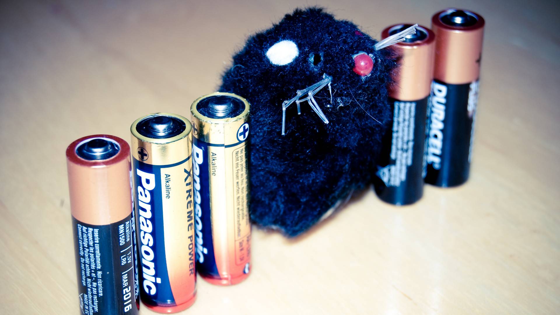 Jak sprawdzić, czy bateria jest pełna czy rozładowana? Wystarczy jeden prosty trik
