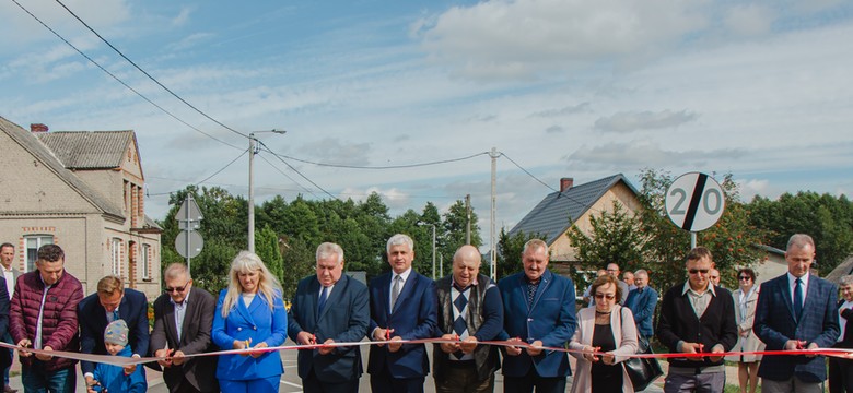 Kuriozalne otwarcie drogi na Podlasiu. Dla oficjeli zabrakło wstęgi [ZDJĘCIA]