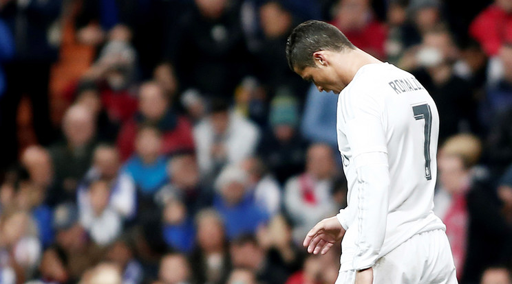 Cristiano Ronaldo szégyenkezik: hatból három 
büntetőt elrontott a Real 
Madrid sztárja / Fotó: AFP
