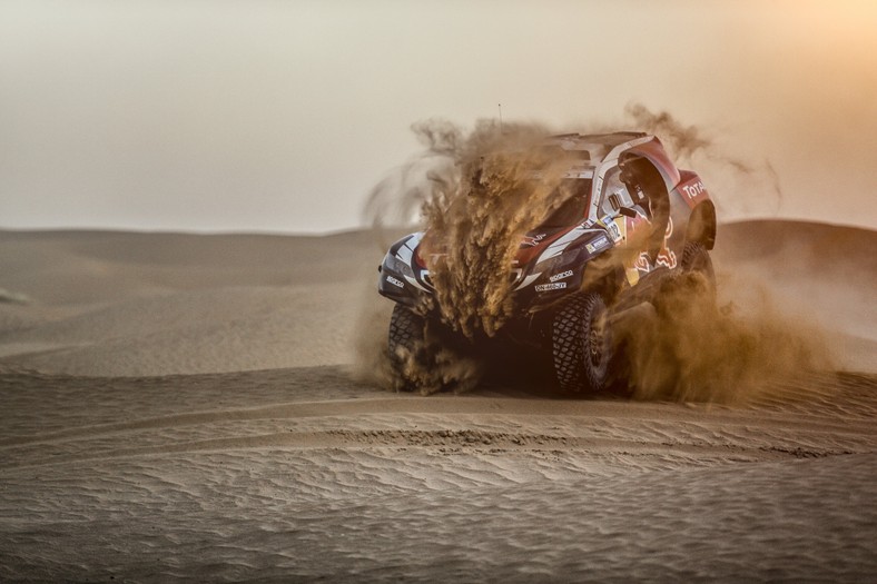 Peugeot 2008 DKR  na trasie Rajdu Jedwabnego Szlaku