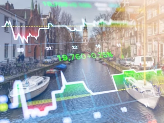 CVC Capital Partners, właściciel m.in. polskiej sieci sklepów Żabka, ogłosił zamiar wejścia na giełdę w Amsterdamie. Planowany debiut CVC odświeżył spekulacje rynku co do debiutu samej Grupy Żabka.