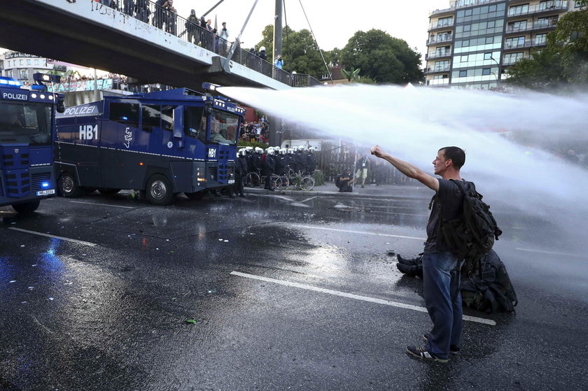 "Witamy w piekle". Starcia policji z demonstrantami przed szczytem G20 w Hamburgu