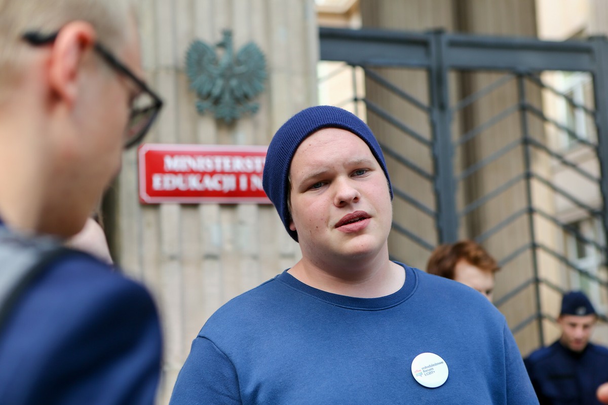 Franek Broda to siostrzeniec byłego premiera. Mężczyzna chce pozwać Skarb Państwa. Za co?