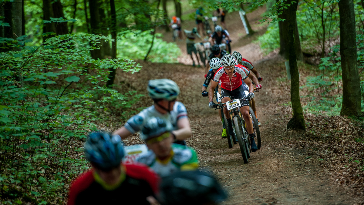 Dariusz Batek z zespołu MTB CST Team po fantastycznym finiszu okazał się najszybszy na najdłuższym dystansie (Grand Fondo, 96 km) podczas trzecich w obecnym sezonie zawodów Vienna Life Lang Team, które tym razem odbyły się w Gdańsku. Zwycięzca wyprzedził drugiego i trzeciego Wojciecha Halejaka i Adriana Brzózkę o... jedną sekundę!