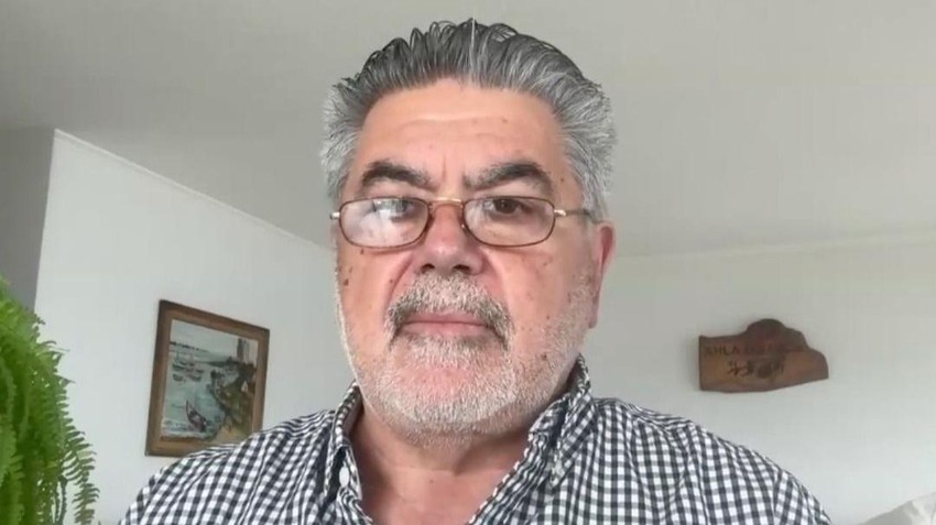 Horhe Odon kaže da je ideja bila inspirisana trikom koji je njegov kolega izveo na vinskoj boci | Foto: BBC