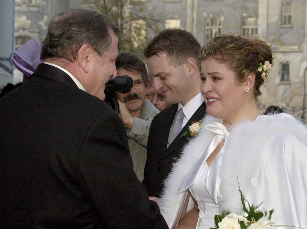 Magda Mečiarová a Vladimír Mečiar na jej svadbe v roku 2001.