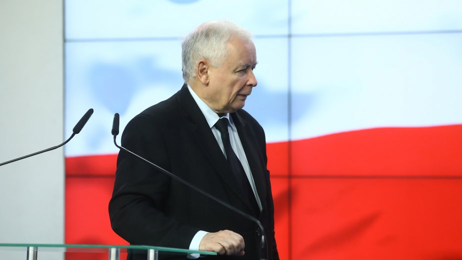Prezes PiS Jarosław Kaczyński podczas oświadczenia dla mediów w siedzibie Prawa i Sprawiedliwości przy ulicy Nowogrodzkiej w Warszawie
