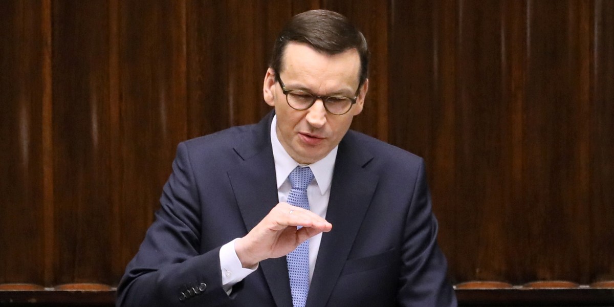 Mateusz Morawiecki zapowiedział, że budowa dróg nie zostanie wstrzymana. Rząd przeznaczy dodatkowe pieniądze na Fundusz Dróg Samorządowych. 