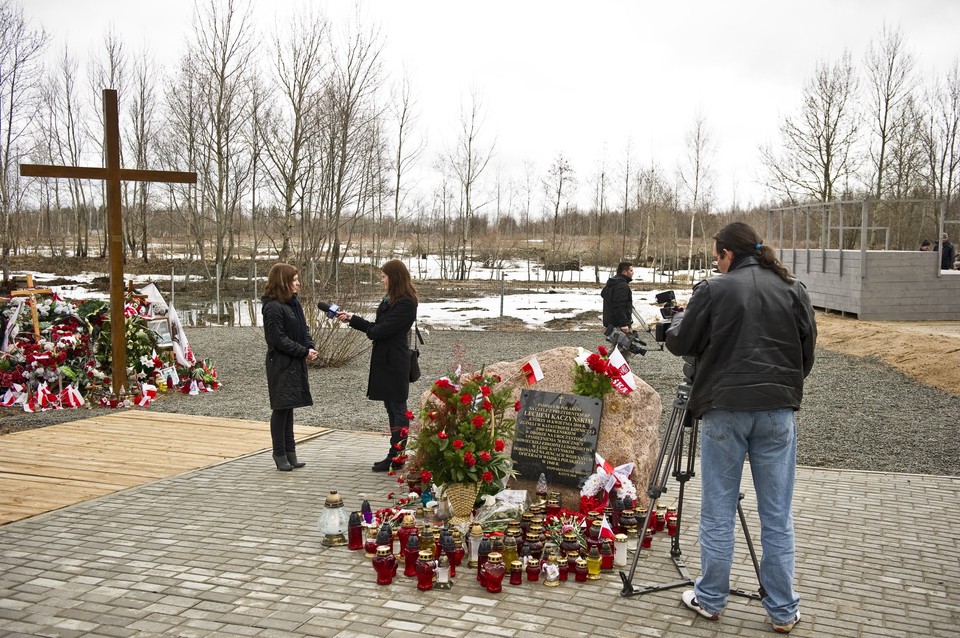 Przygotowania do rocznicy katastrofy Tu-154, fot. PAP/Wojciech Pacewicz