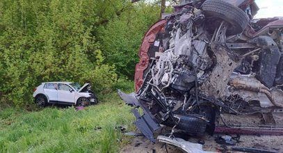 Dramat w Świętokrzyskiem. Rodzina jechała busem na wycieczkę. Są zabici i ranni