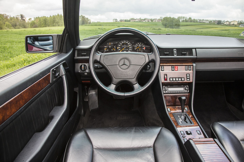 Mercedes A124 320 CE - klasyk, który zmienił historię